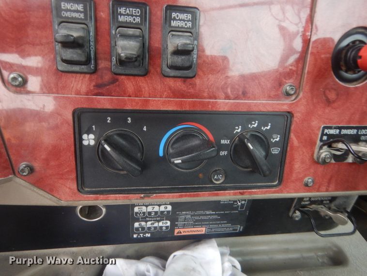 image for item DJ2234 2003 International 9100i  semi truck