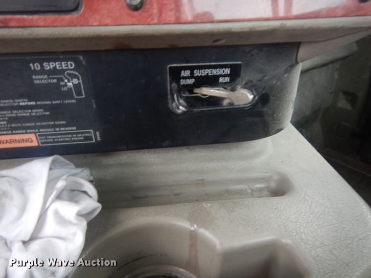 image for item DJ2234 2003 International 9100i  semi truck