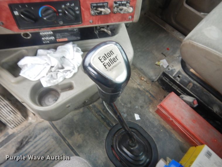 image for item DJ2234 2003 International 9100i  semi truck