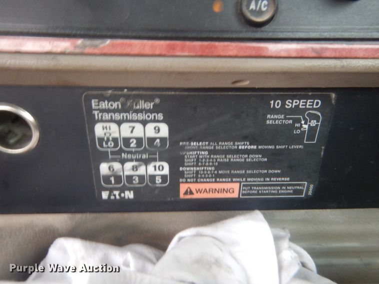 image for item DJ2234 2003 International 9100i  semi truck