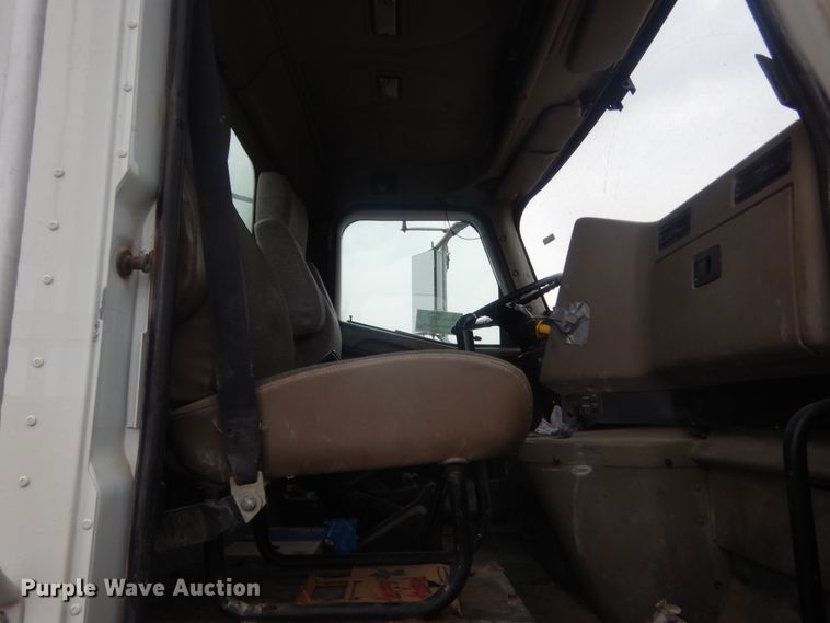 image for item DJ2234 2003 International 9100i  semi truck