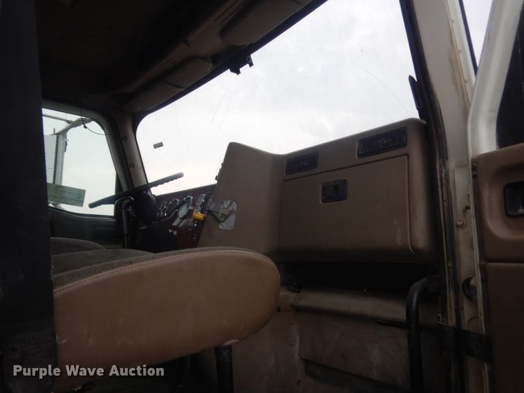 image for item DJ2234 2003 International 9100i  semi truck