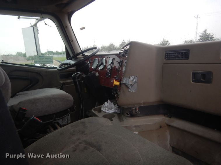 image for item DJ2234 2003 International 9100i  semi truck