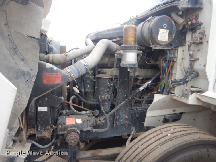 image for item DJ2234 2003 International 9100i  semi truck