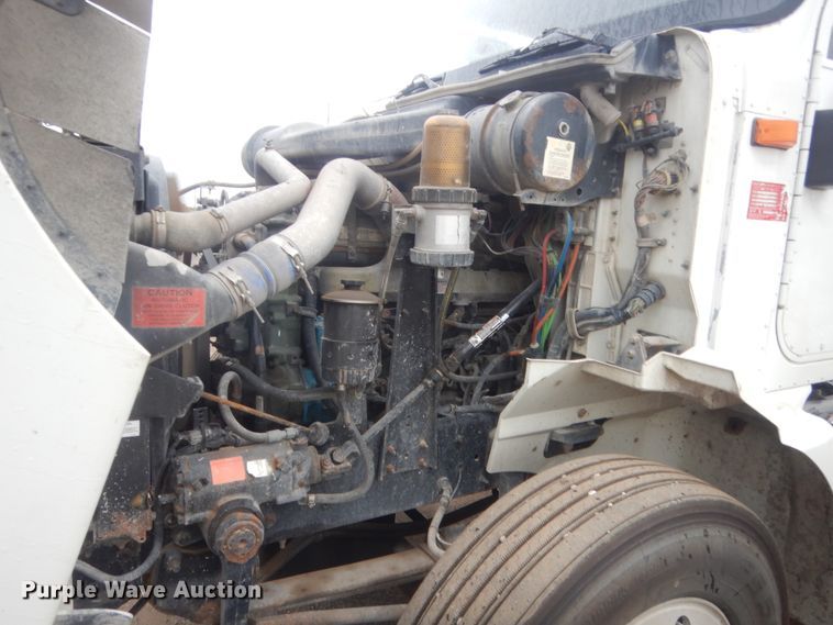 image for item DJ2234 2003 International 9100i  semi truck