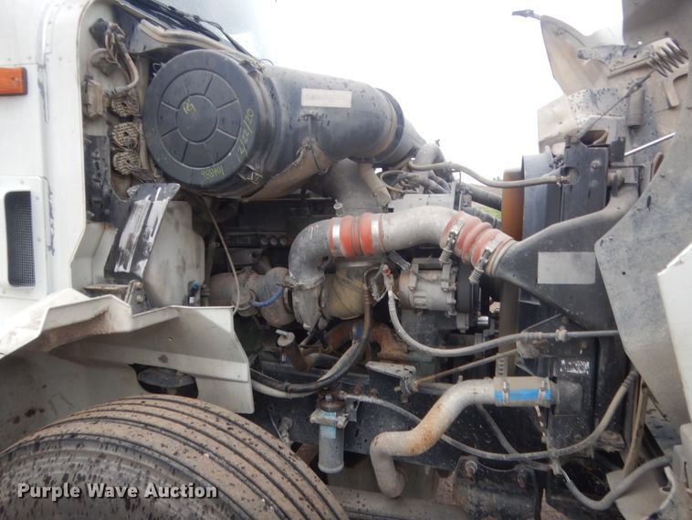 image for item DJ2234 2003 International 9100i  semi truck