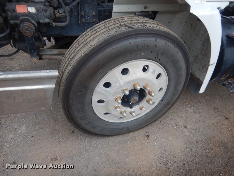 image for item DJ2234 2003 International 9100i  semi truck