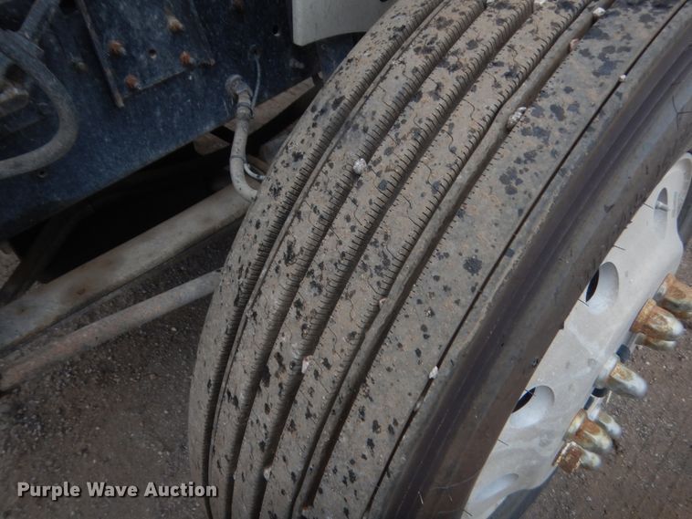 image for item DJ2234 2003 International 9100i  semi truck