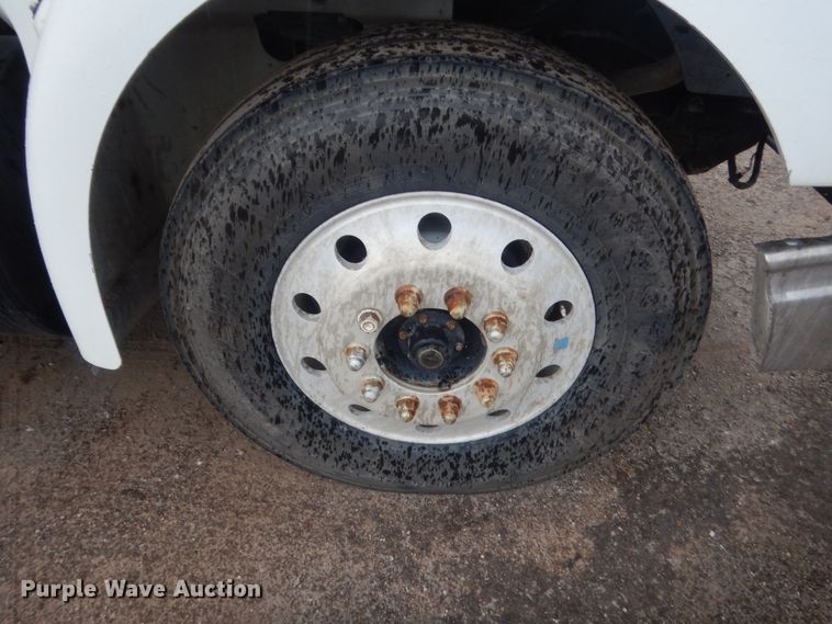 image for item DJ2234 2003 International 9100i  semi truck