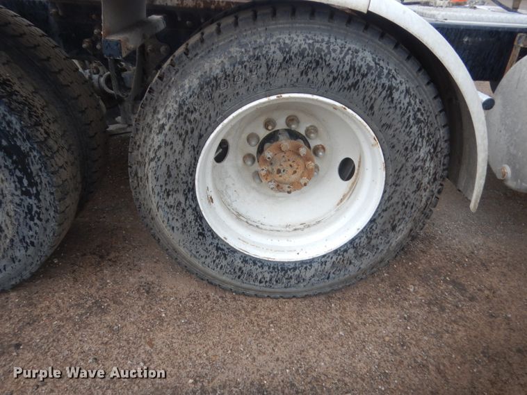 image for item DJ2234 2003 International 9100i  semi truck