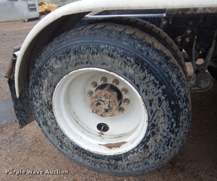 image for item DJ2234 2003 International 9100i  semi truck