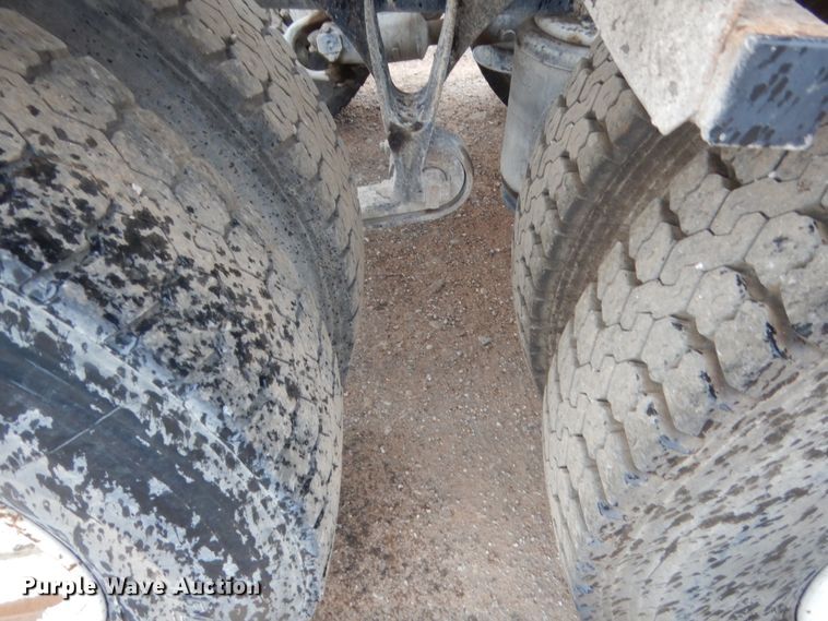 image for item DJ2234 2003 International 9100i  semi truck