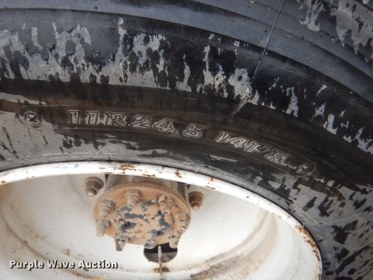 image for item DJ2234 2003 International 9100i  semi truck