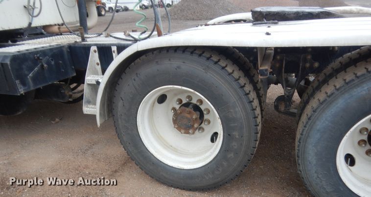 image for item DJ2234 2003 International 9100i  semi truck