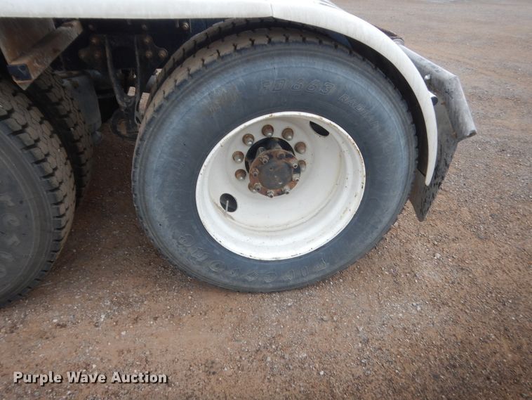 image for item DJ2234 2003 International 9100i  semi truck