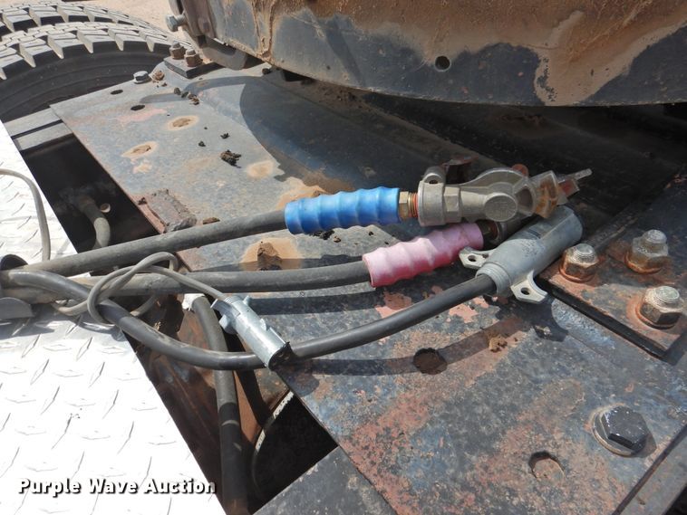 image for item DK2420 1982 Mack R686ST  semi truck