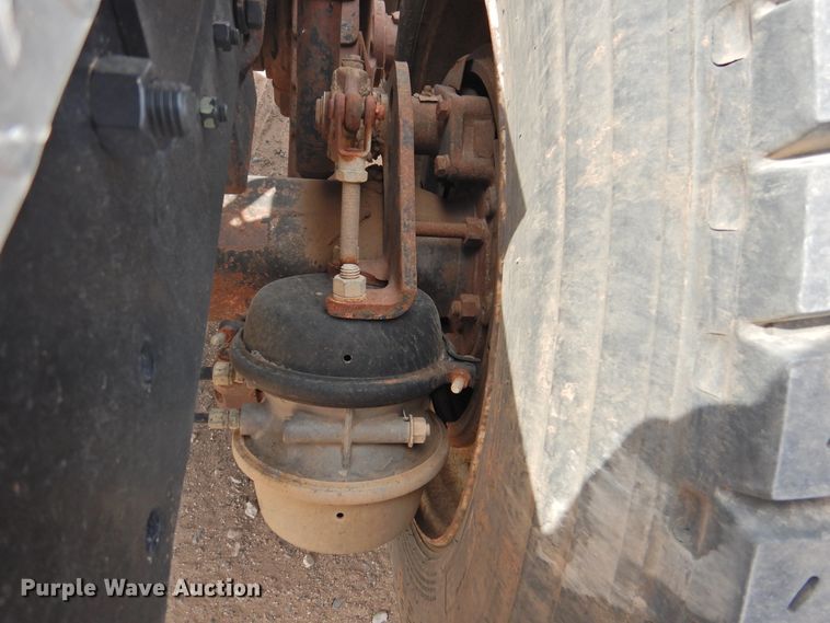 image for item DK2420 1982 Mack R686ST  semi truck