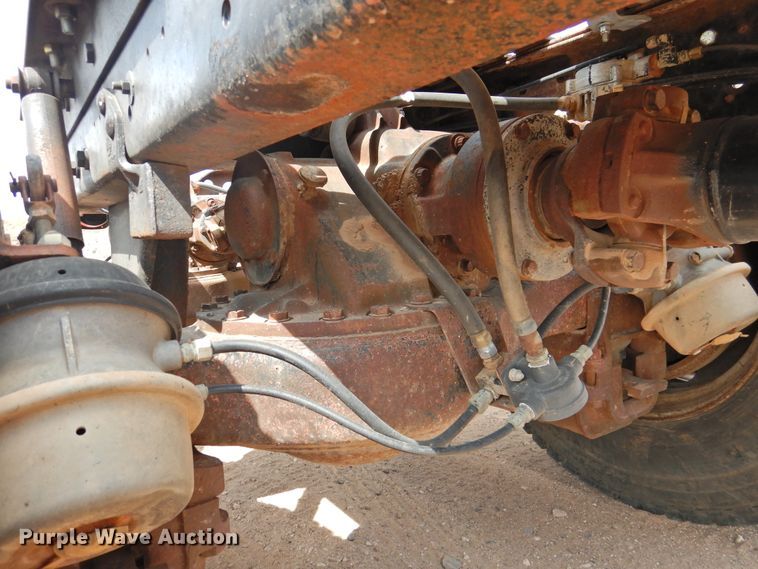 image for item DK2420 1982 Mack R686ST  semi truck