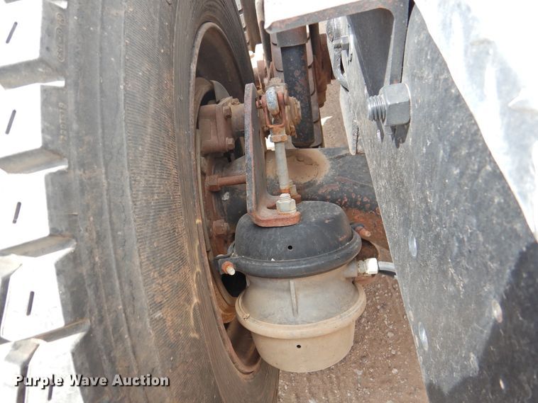 image for item DK2420 1982 Mack R686ST  semi truck