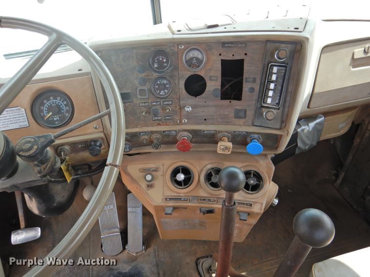 image for item DK2420 1982 Mack R686ST  semi truck