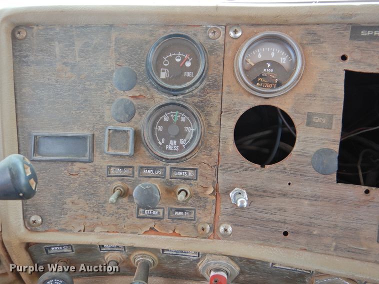 image for item DK2420 1982 Mack R686ST  semi truck