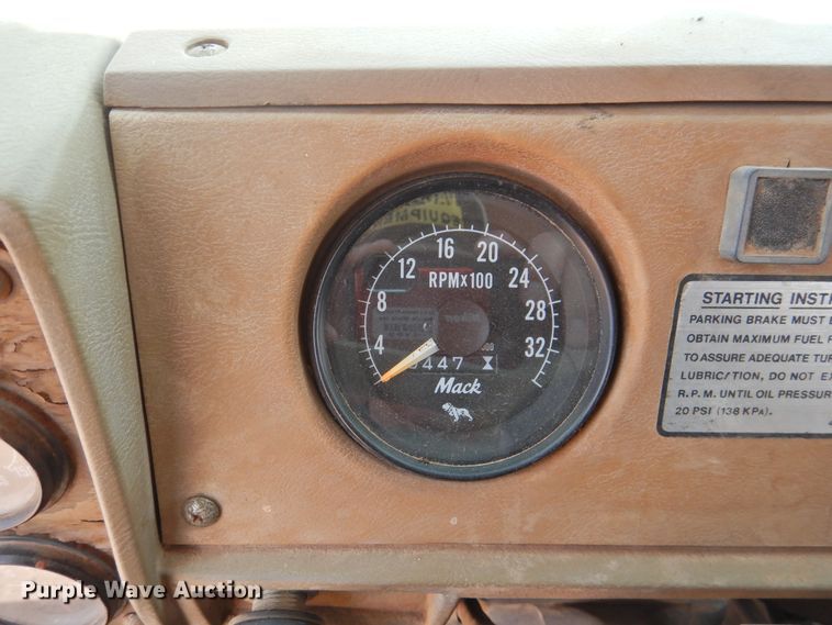 image for item DK2420 1982 Mack R686ST  semi truck