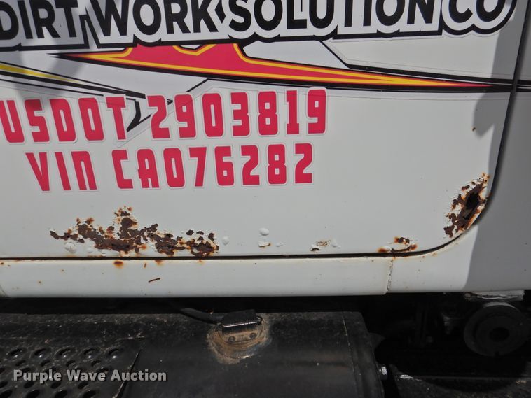 image for item DK2420 1982 Mack R686ST  semi truck