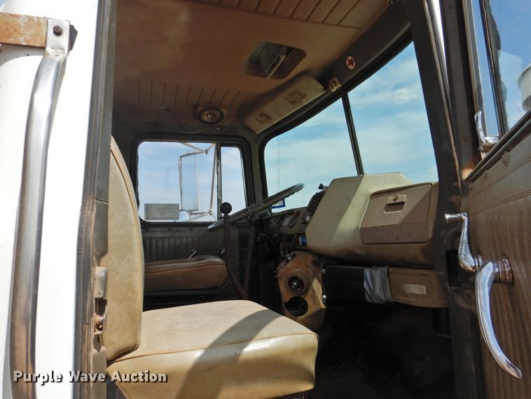 image for item DK2420 1982 Mack R686ST  semi truck