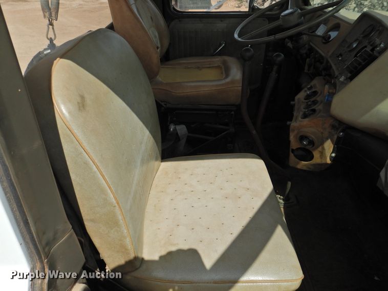 image for item DK2420 1982 Mack R686ST  semi truck