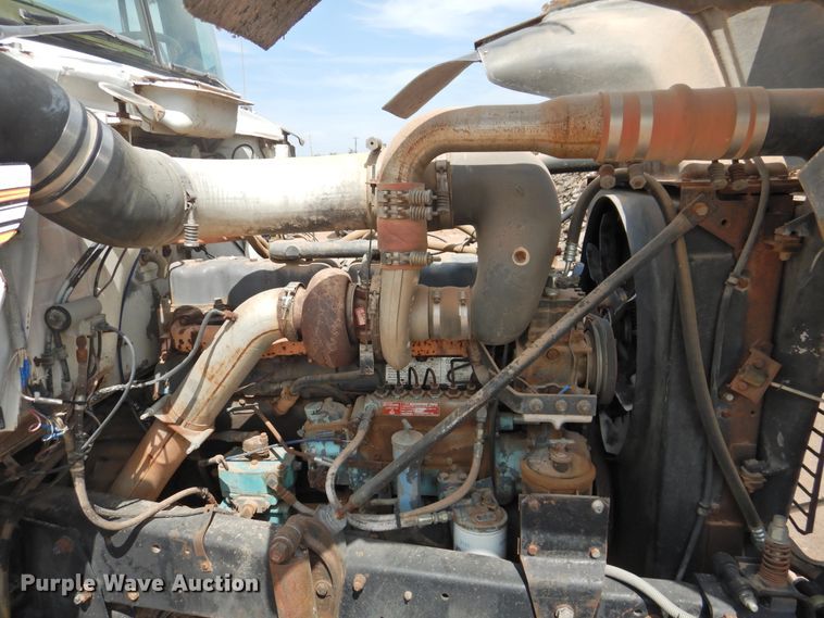 image for item DK2420 1982 Mack R686ST  semi truck