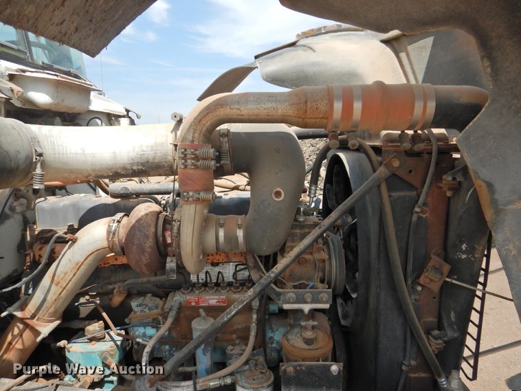 image for item DK2420 1982 Mack R686ST  semi truck