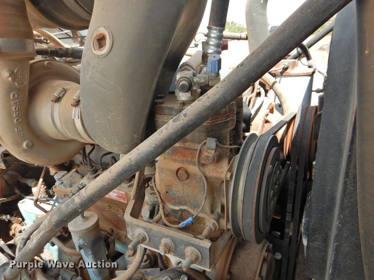 image for item DK2420 1982 Mack R686ST  semi truck