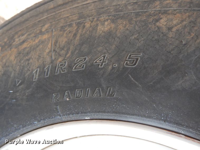 image for item DK2420 1982 Mack R686ST  semi truck