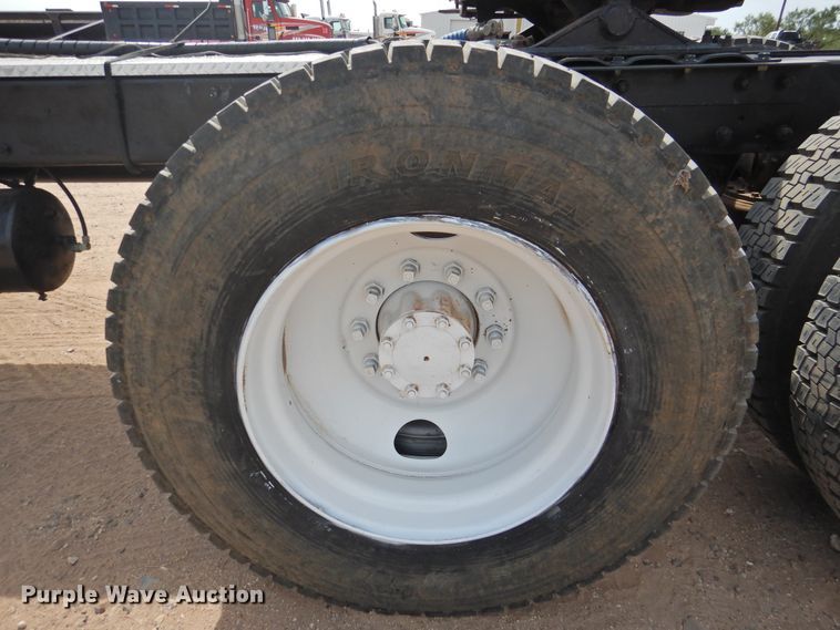 image for item DK2420 1982 Mack R686ST  semi truck