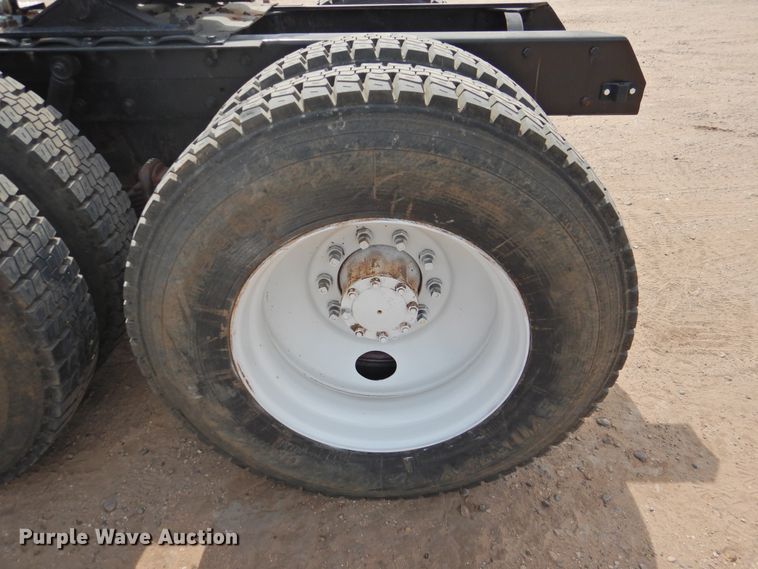 image for item DK2420 1982 Mack R686ST  semi truck