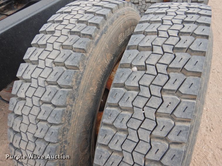 image for item DK2420 1982 Mack R686ST  semi truck