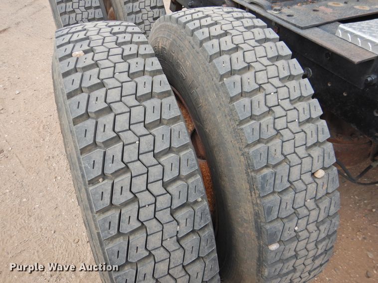 image for item DK2420 1982 Mack R686ST  semi truck