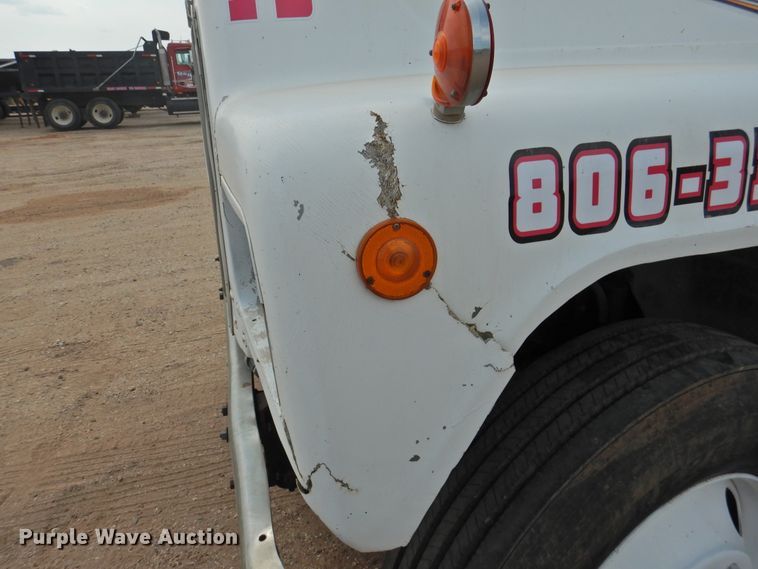 image for item DK2420 1982 Mack R686ST  semi truck