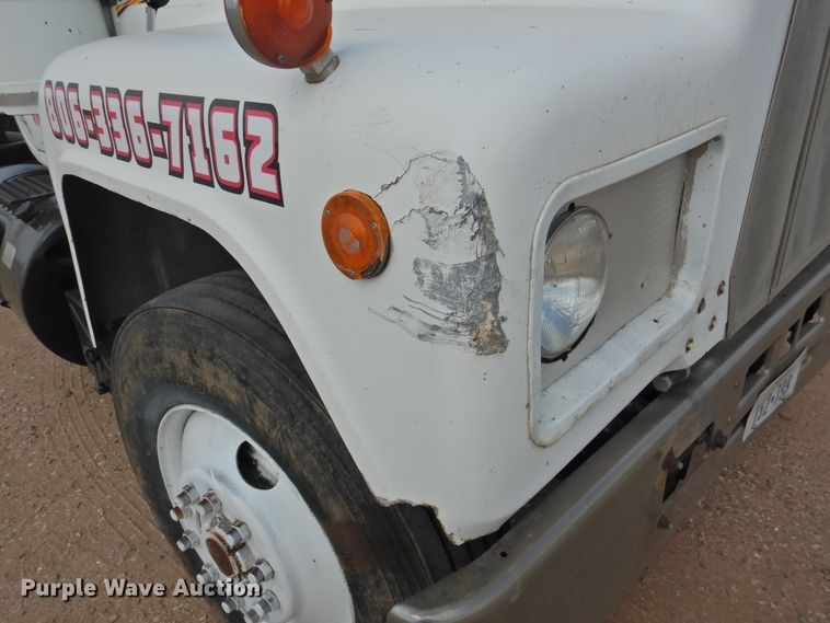 image for item DK2420 1982 Mack R686ST  semi truck