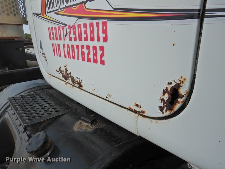 image for item DK2420 1982 Mack R686ST  semi truck