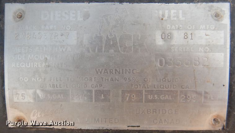 image for item DK2420 1982 Mack R686ST  semi truck