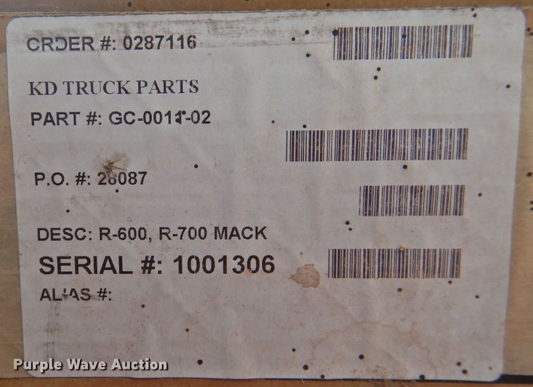 image for item DK2420 1982 Mack R686ST  semi truck