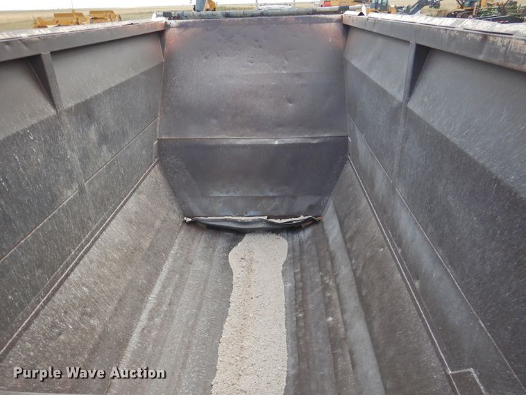 image for item DK2454 2001 Midland MG40MC2000  bottom dump trailer