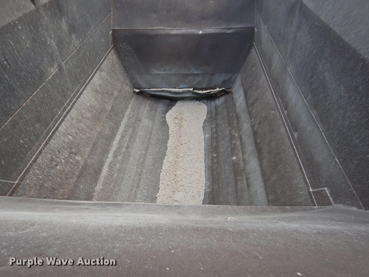 image for item DK2454 2001 Midland MG40MC2000  bottom dump trailer