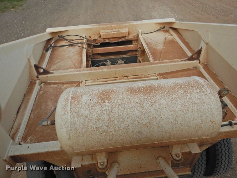 image for item DK2454 2001 Midland MG40MC2000  bottom dump trailer