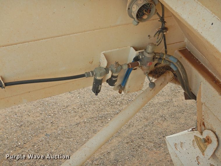 image for item DK2454 2001 Midland MG40MC2000  bottom dump trailer