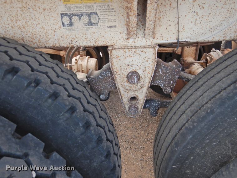 image for item DK2454 2001 Midland MG40MC2000  bottom dump trailer