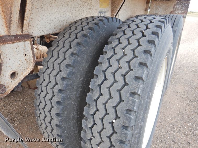 image for item DK2454 2001 Midland MG40MC2000  bottom dump trailer