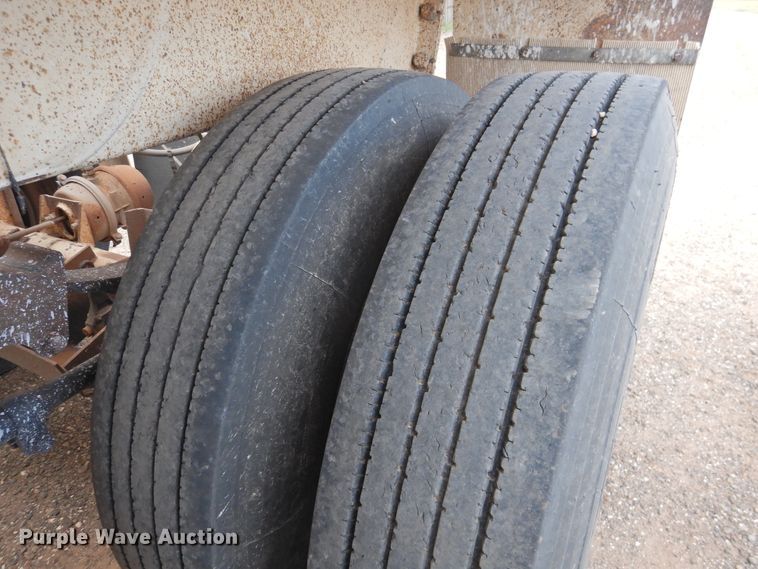 image for item DK2454 2001 Midland MG40MC2000  bottom dump trailer