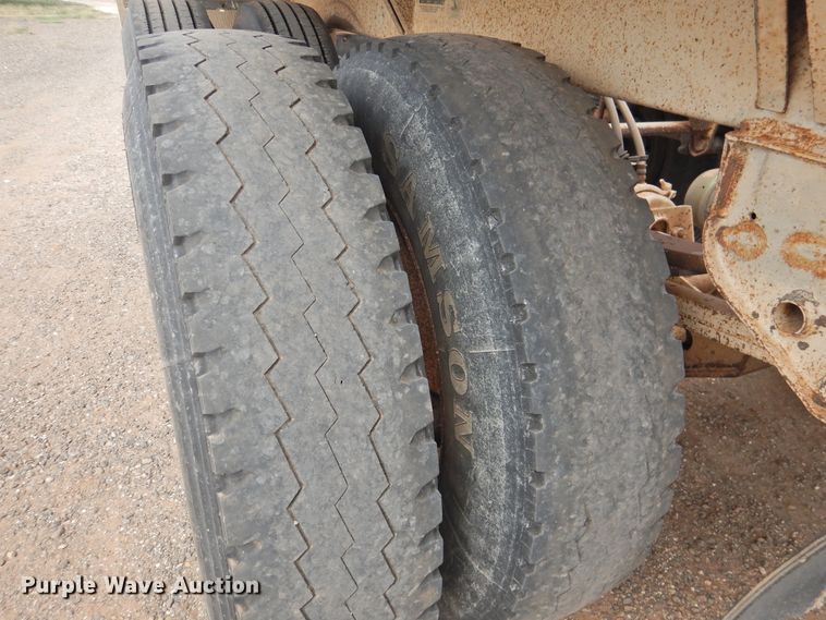 image for item DK2454 2001 Midland MG40MC2000  bottom dump trailer